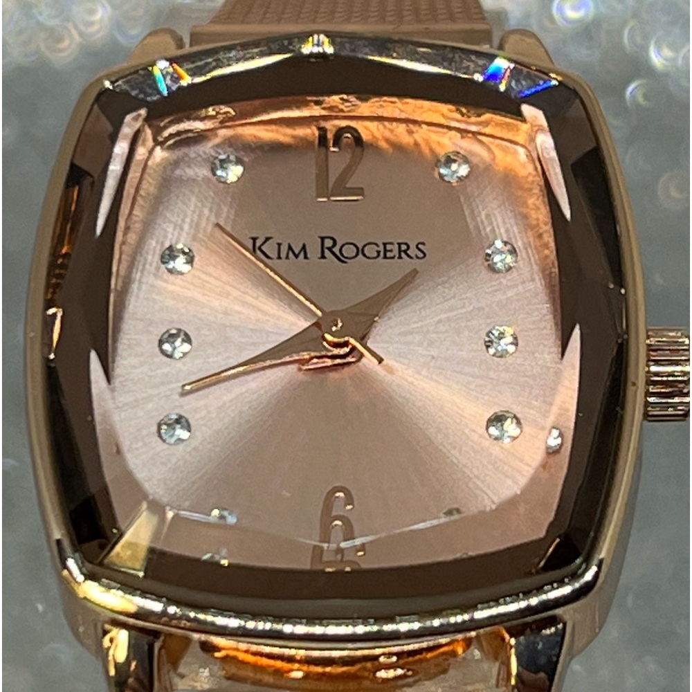 KIM ROGERS! A beautifully done rose, gold tone, multi faceted cover adjustable